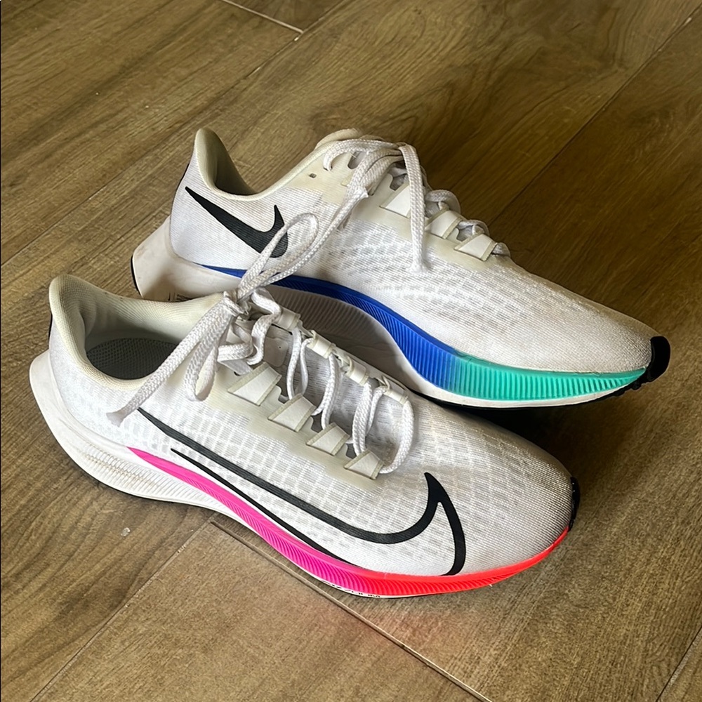Nike Zoom Pegasus 37 running sneakers